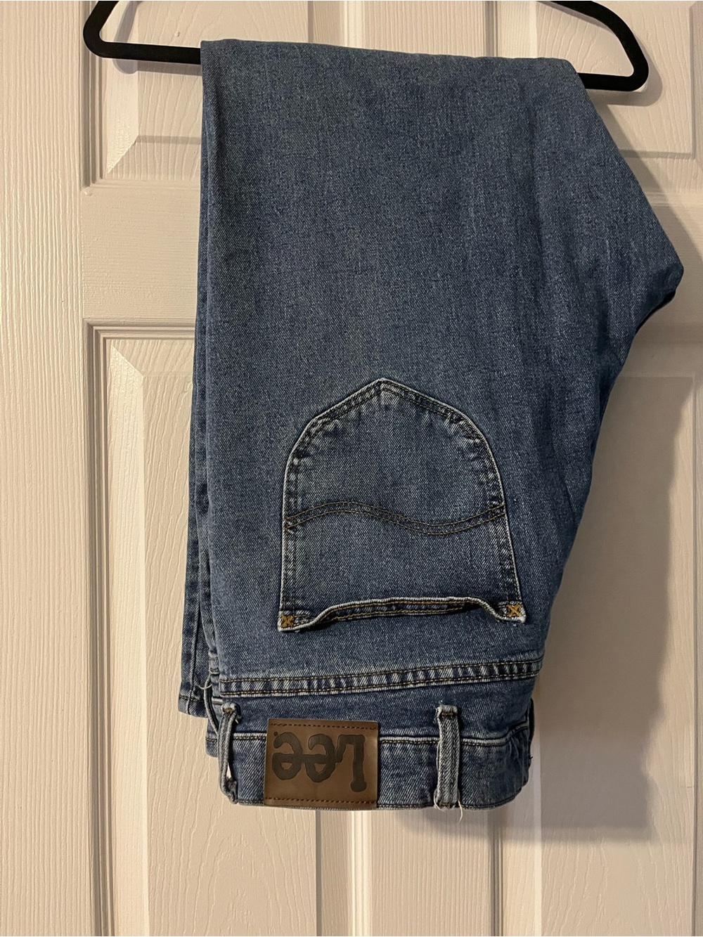 Lee Men’s Classic Blue Denim Jeans relaxed fit 42x32